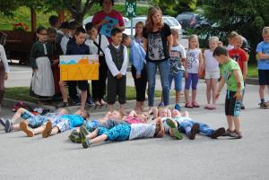 Druženje otrok s stanovalci Centra starejših 1